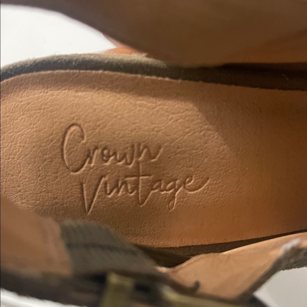 CROWN VINTAGE Olive Green Suede
Platform Chunky block Heel Ankle Straps Sz 7.5 - Picture 13 of 15